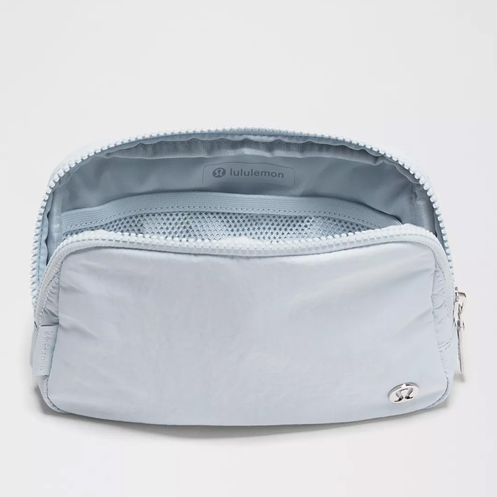 lululemon command the day duffle bag 40l Lululemon Command The Day Duffel Review